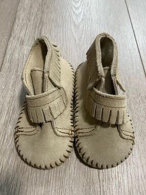 Minnetonka Kids Tan Suede Fringe Moccasins Baby Sz 2 Girls Boys Leather Velcro